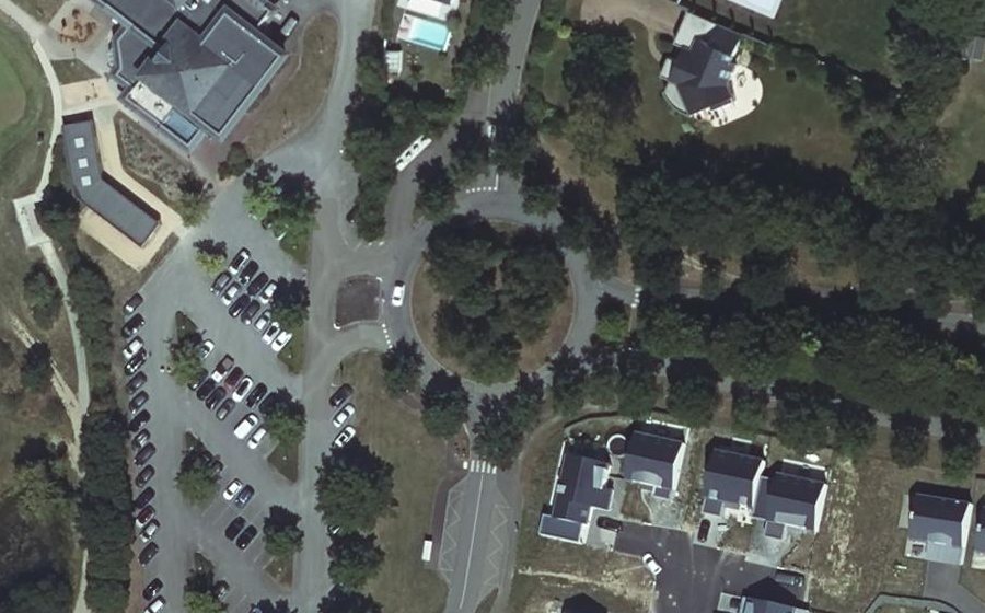 Vue aérienne du Rond-point anonyme n°8473942