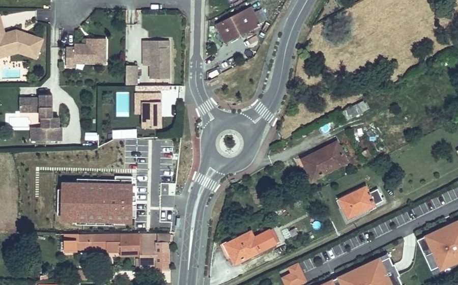 Vue aérienne du Rond-point anonyme n°847712098