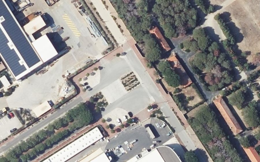Vue aérienne du Rond-point anonyme n°84846369