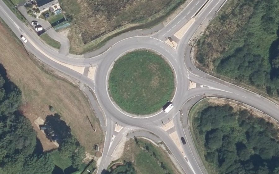 Vue aérienne du Rond-point anonyme n°848851304