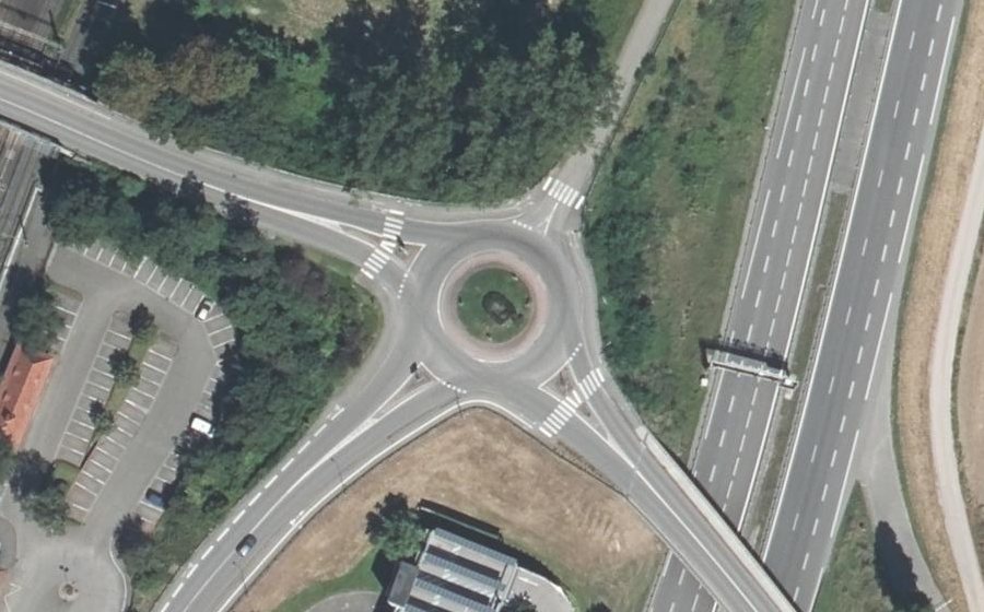 Vue aérienne du Rond-point anonyme n°8488789