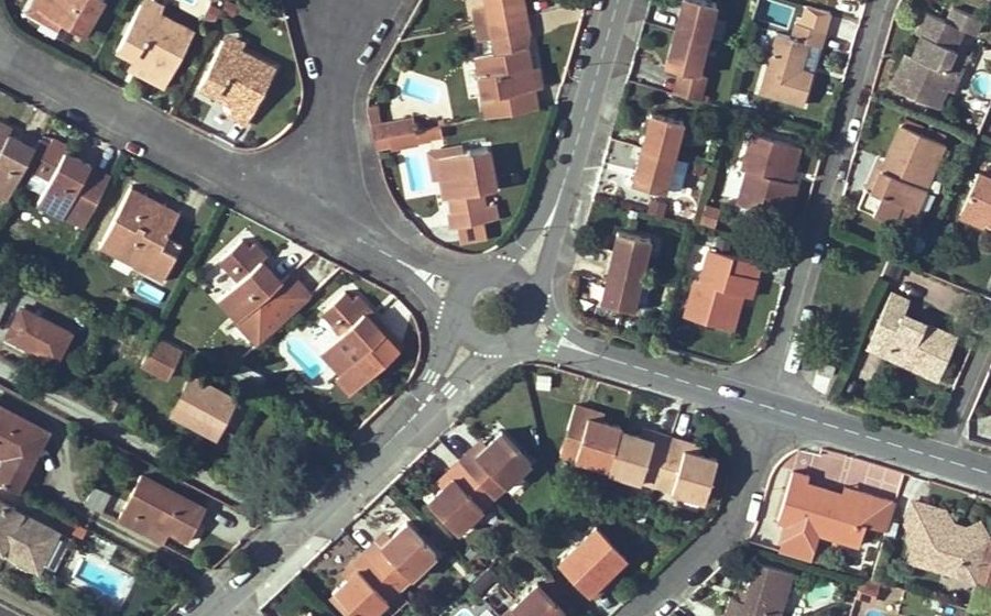 Vue aérienne du Rond-point anonyme n°848973450