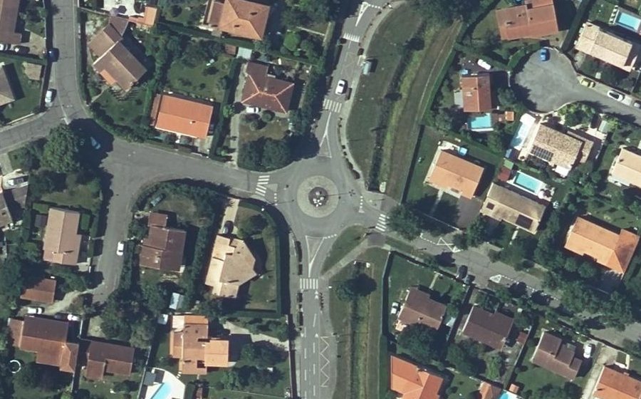 Vue aérienne du Rond-point anonyme n°849203771