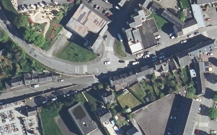 Vue aérienne du Rond-point anonyme n°84942841