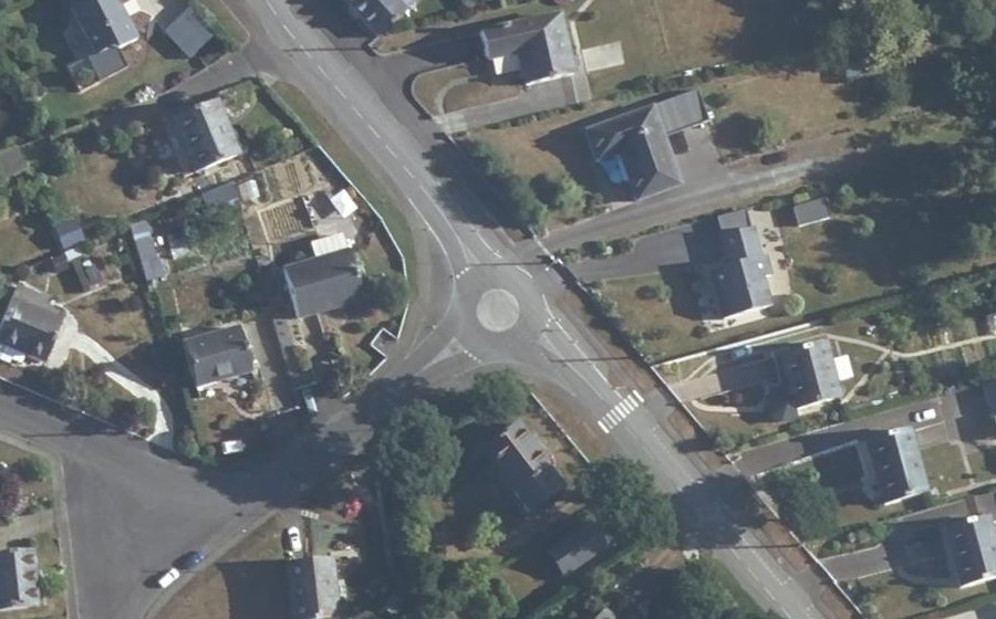 Vue aérienne du Rond-point anonyme n°849703796
