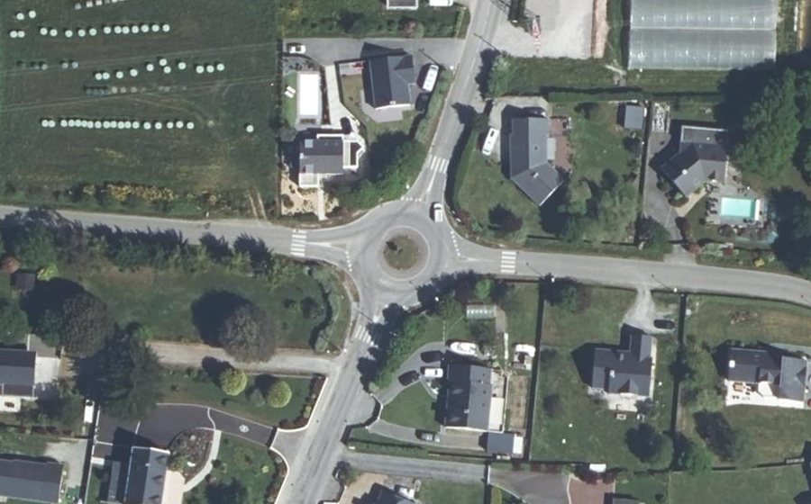 Vue aérienne du Rond-point anonyme n°84975102