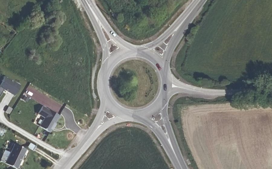 Vue aérienne du Rond-point anonyme n°84975109