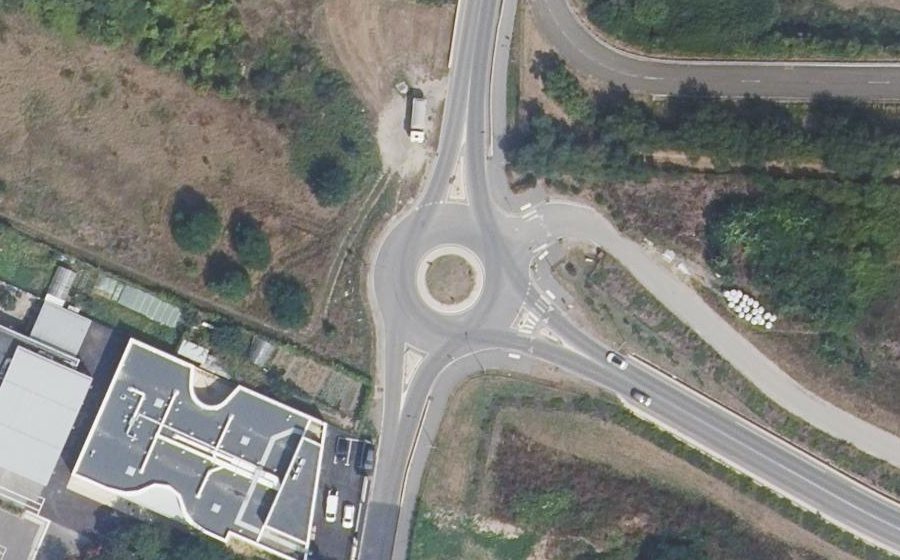 Vue aérienne du Rond-point anonyme n°850258776