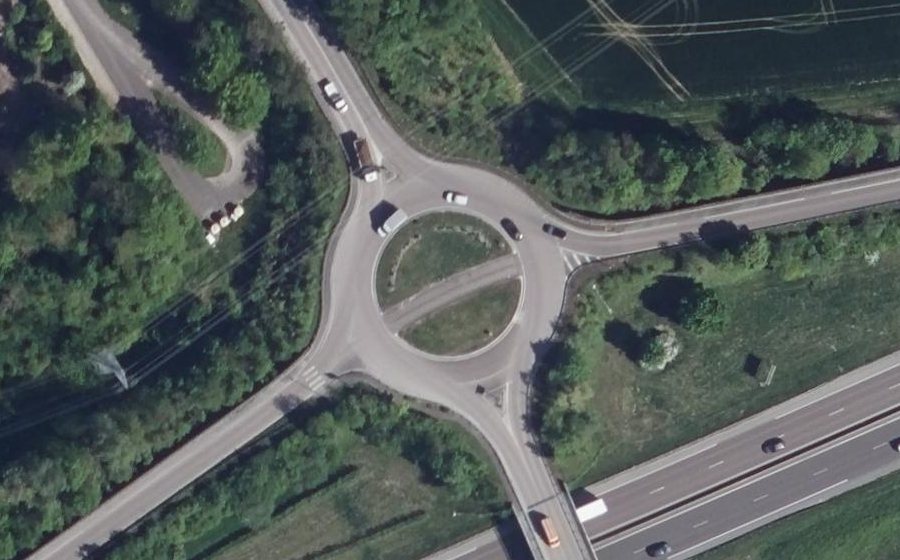Vue aérienne du Rond-point anonyme n°85033148