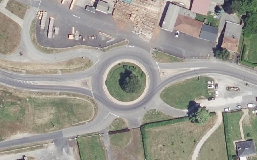 Vue aérienne du Rond-point anonyme n°85042675