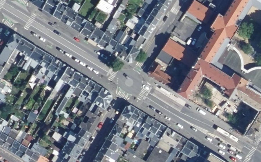 Vue aérienne du Rond-point anonyme n°850495302