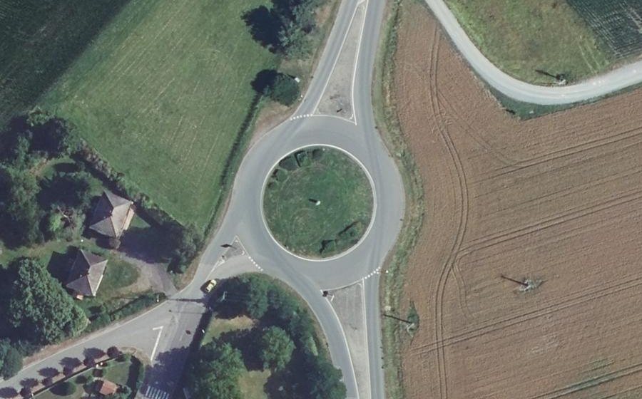 Vue aérienne du Rond-point anonyme n°85066974