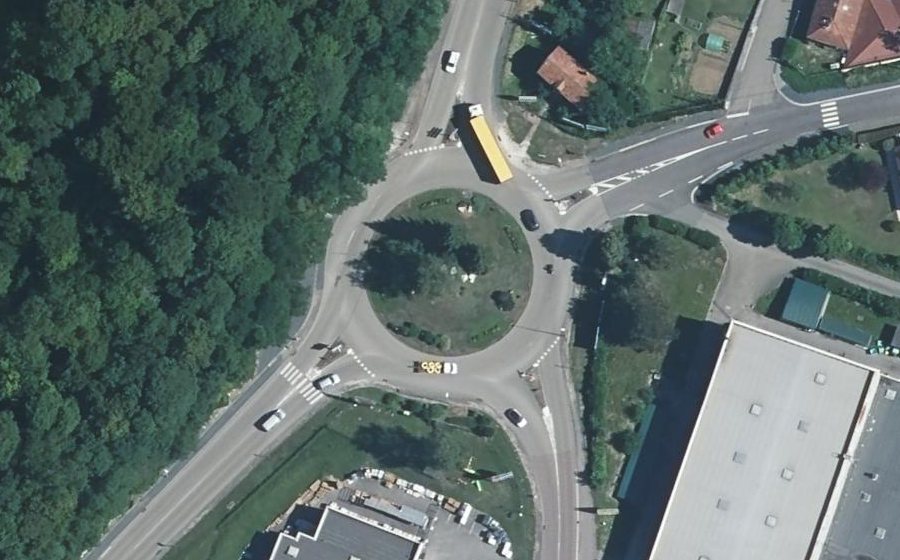 Vue aérienne du Rond-point anonyme n°85067383