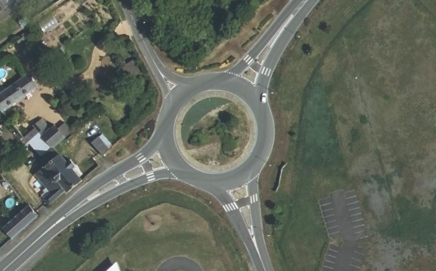 Vue aérienne du Rond-point anonyme n°85075637