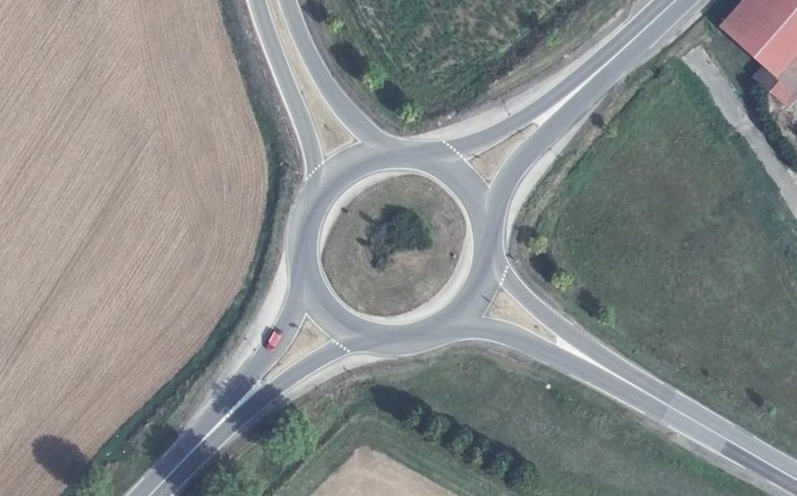 Vue aérienne du Rond-point anonyme n°85083390
