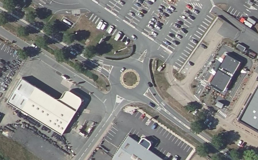 Vue aérienne du Rond-point anonyme n°85129067