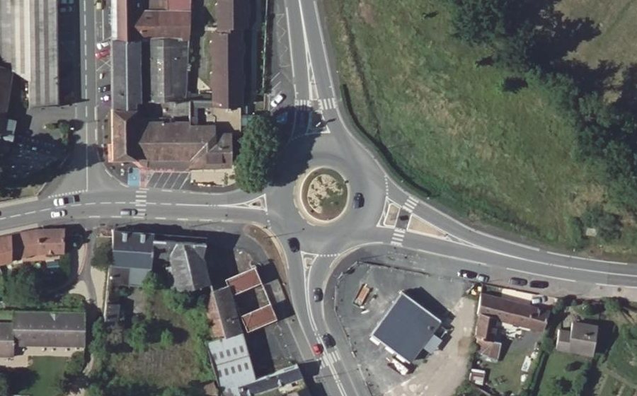 Vue aérienne du Rond-point anonyme n°85129071