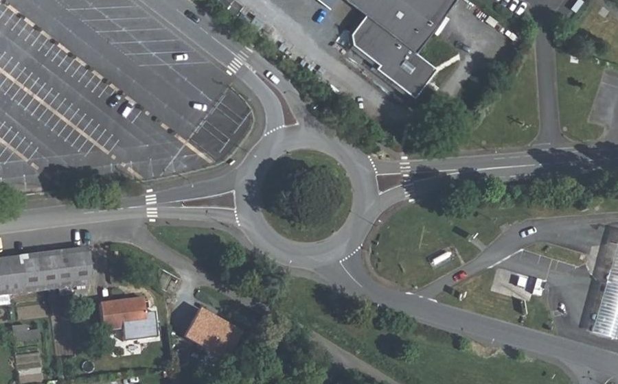 Vue aérienne du Rond-point anonyme n°85129096