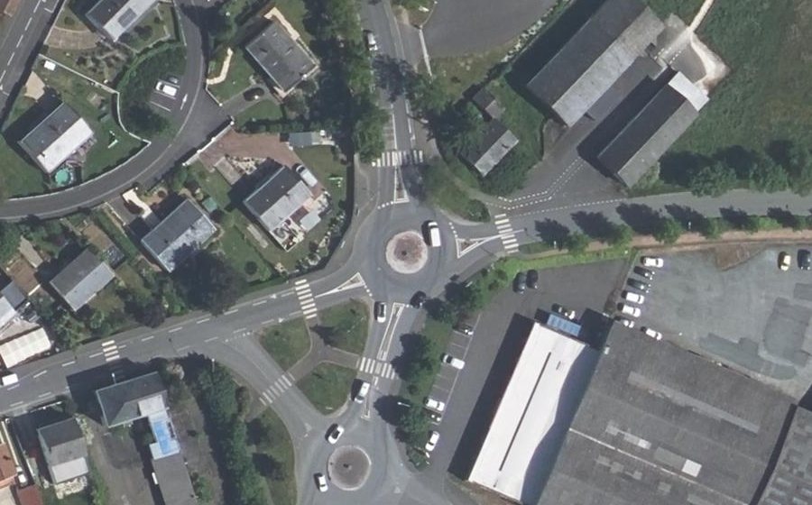Vue aérienne du Rond-point anonyme n°85129103