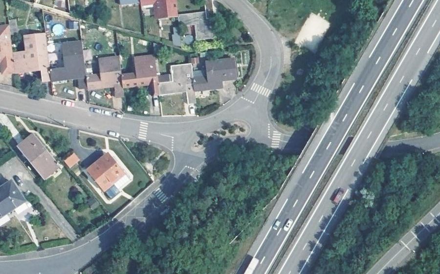 Vue aérienne du Rond-point anonyme n°851426441