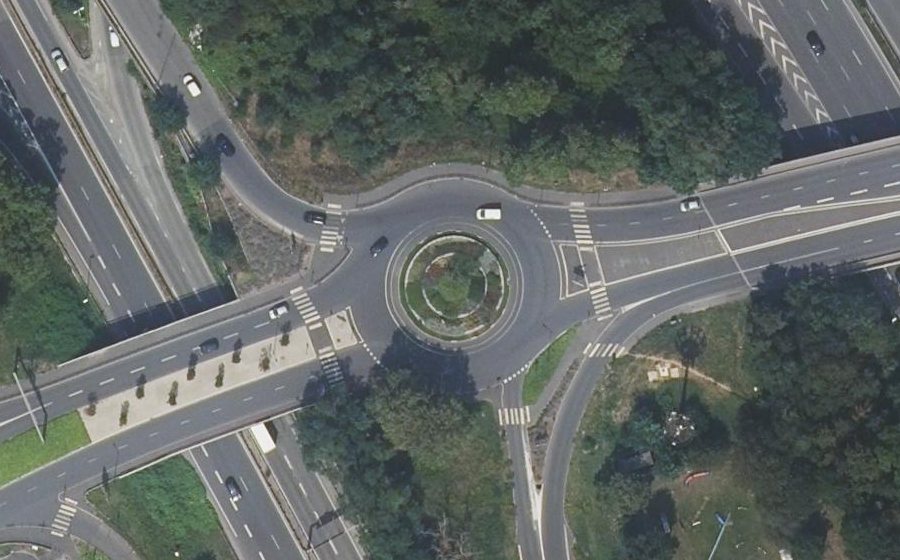 Vue aérienne du Rond-point anonyme n°851546356