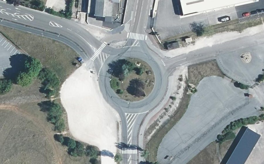 Vue aérienne du Rond-point anonyme n°85189408