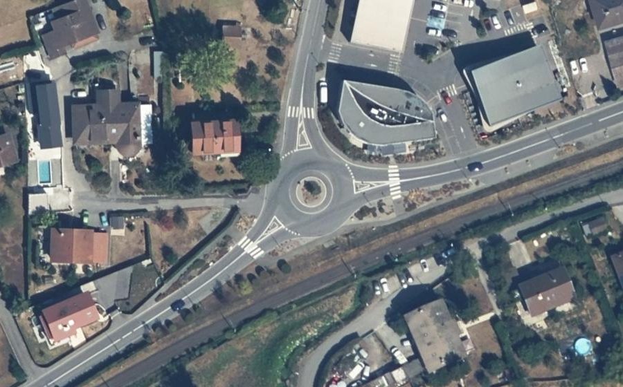 Vue aérienne du Rond-point anonyme n°851899755