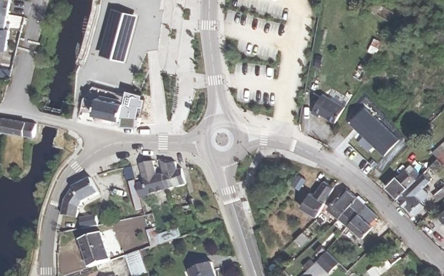 Vue aérienne du Rond-point anonyme n°852073206