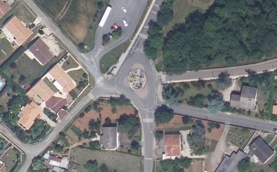 Vue aérienne du Rond-point anonyme n°85220699
