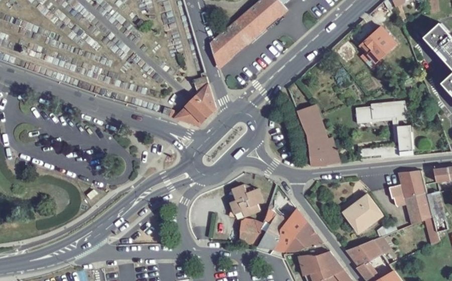 Vue aérienne du Rond-point anonyme n°85254329
