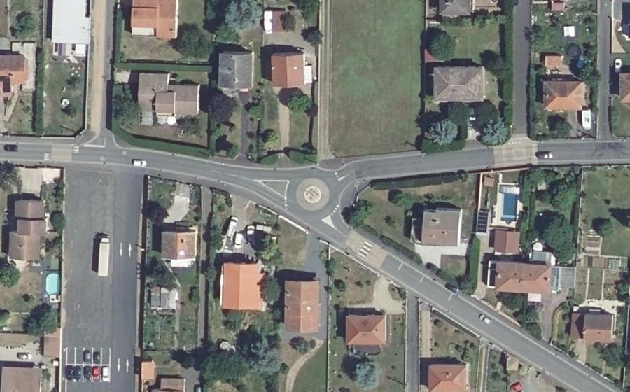 Vue aérienne du Rond-point anonyme n°85254333