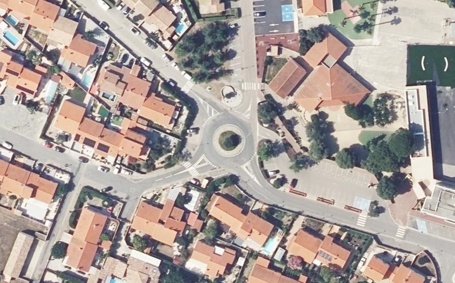 Vue aérienne du Rond-point anonyme n°85259173