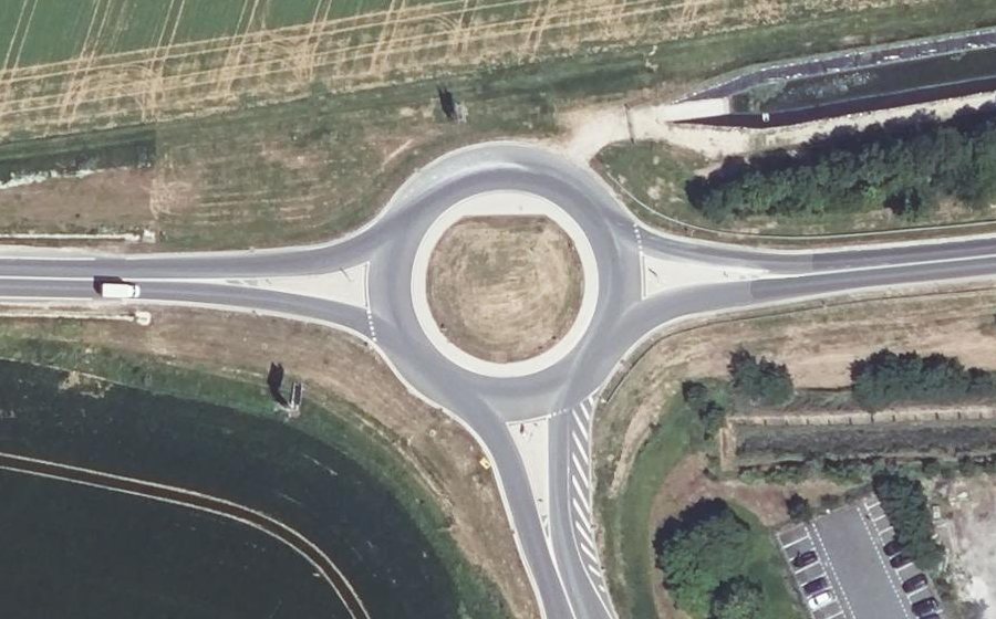 Vue aérienne du Rond-point anonyme n°852984932