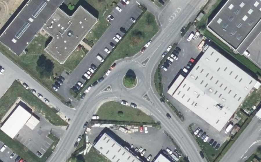 Vue aérienne du Rond-point anonyme n°85315471