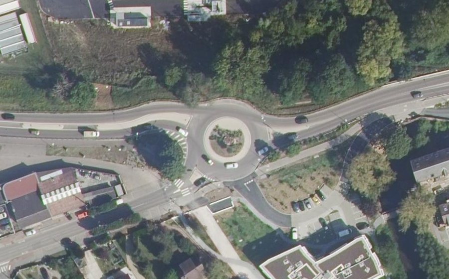 Vue aérienne du Rond-point anonyme n°853245970