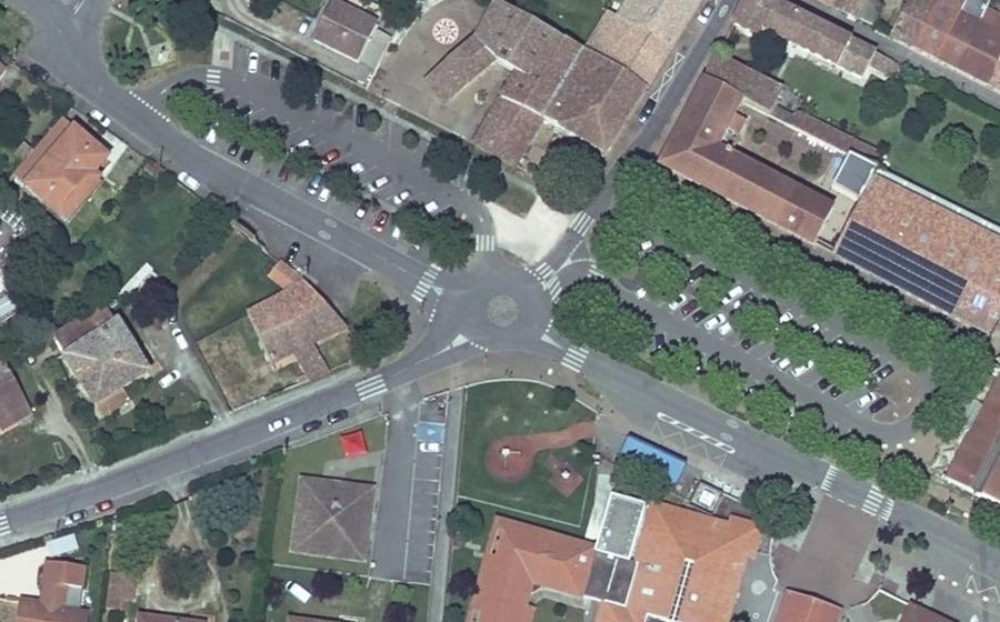 Vue aérienne du Rond-point anonyme n°853252622