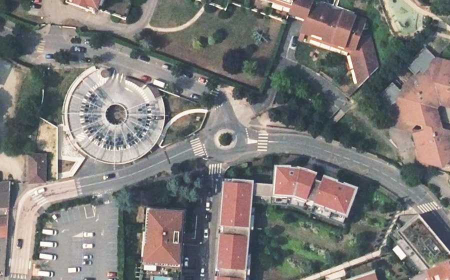 Vue aérienne du Rond-point anonyme n°853272685
