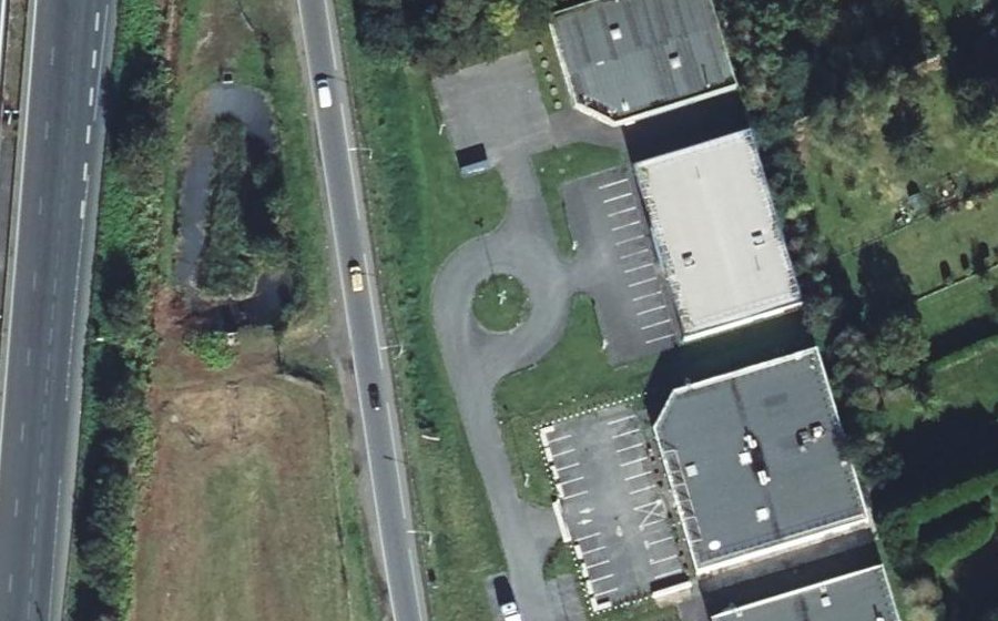 Vue aérienne du Rond-point anonyme n°85373145