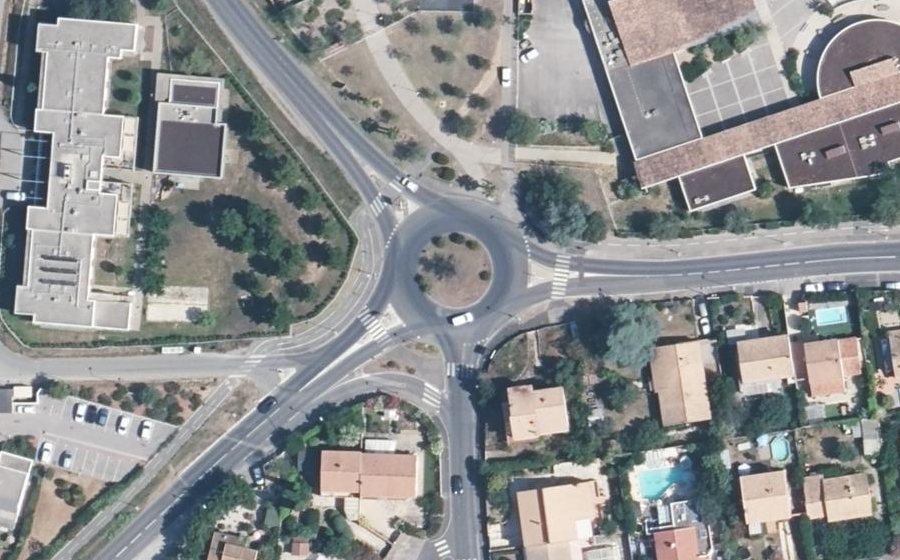 Vue aérienne du Rond-point anonyme n°85398049