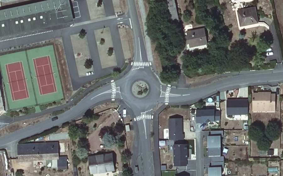 Vue aérienne du Rond-point anonyme n°853984118