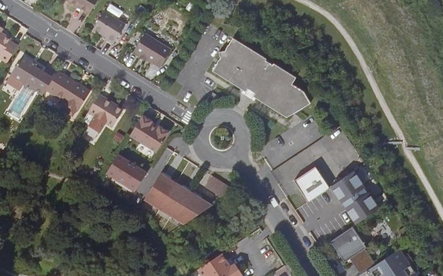 Vue aérienne du Rond-point anonyme n°85400517