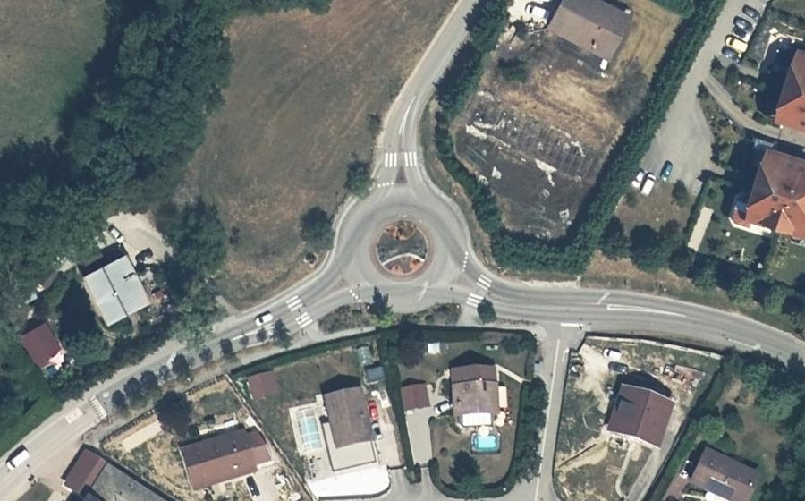 Vue aérienne du Rond-point anonyme n°854052195