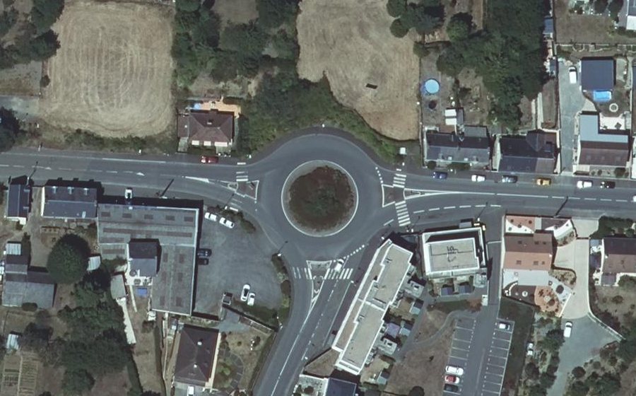 Vue aérienne du Rond-point anonyme n°854262254