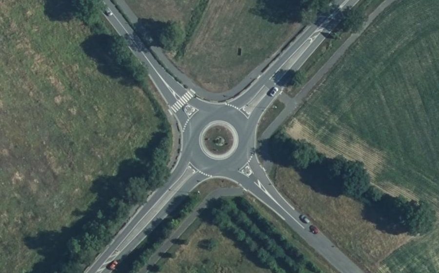 Vue aérienne du Rond-point anonyme n°854265491