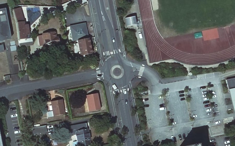 Vue aérienne du Rond-point anonyme n°854266489