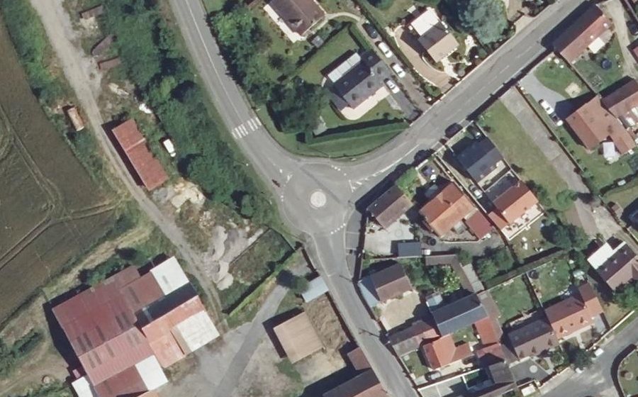 Vue aérienne du Rond-point anonyme n°85429225