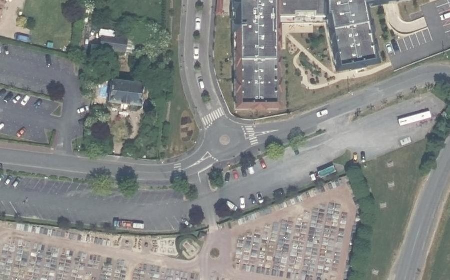 Vue aérienne du Rond-point anonyme n°854302514