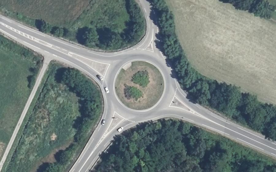 Vue aérienne du Rond-point anonyme n°85431311
