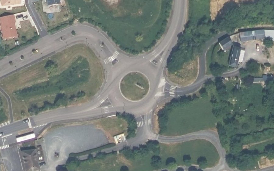 Vue aérienne du Rond-point anonyme n°854318757