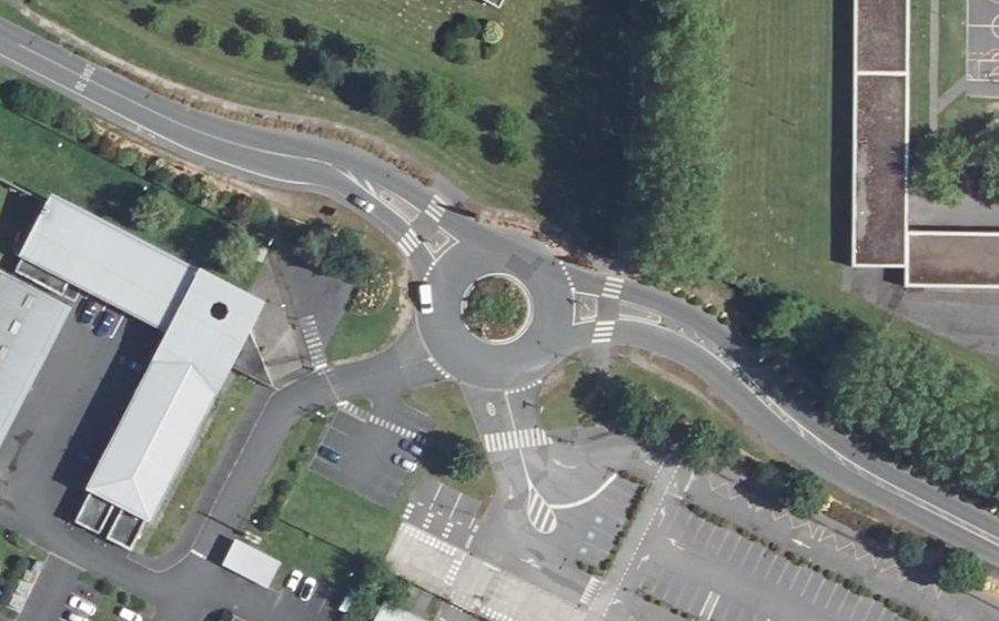 Vue aérienne du Rond-point anonyme n°85436952
